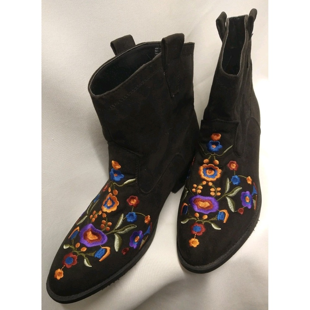 Ladies Black Embroidered Ankle Boots Size 9.5 M . Mudd Brand, Low Heel